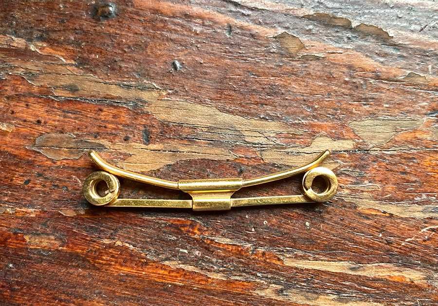 Золотые зажимы для воротника рубашки