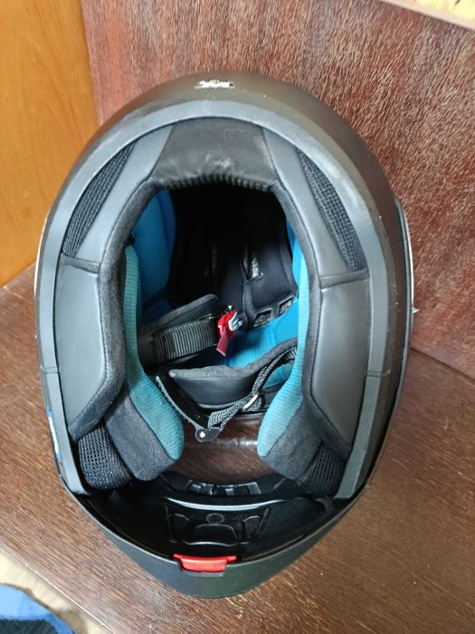 Шлем для мотоцикла/скутера, Б/У, с надписью SHARK (Акула).