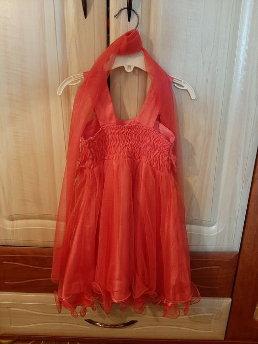 Нарядное платье на девочку 4-5лет