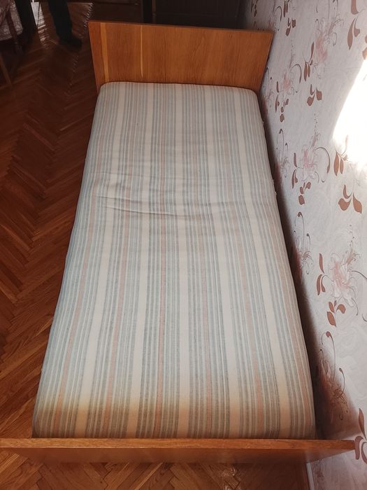 Ліжко полуторне 2м*1 з матрасом