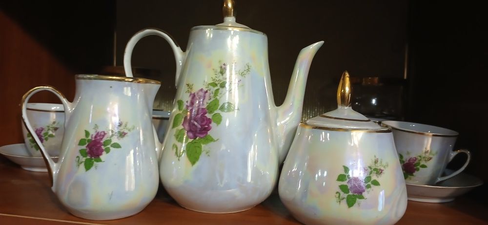 Кофейный перламутровый сервиз.