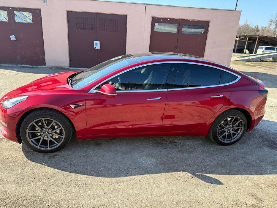 Продам тесла 3 long range 2019