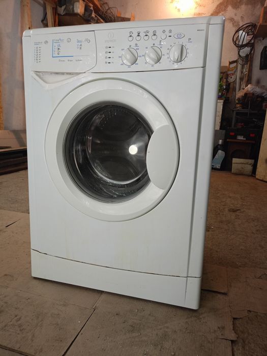 Продам пральну машину INDESIT