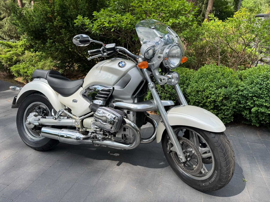 BMW r1200c Montauk "Bond"