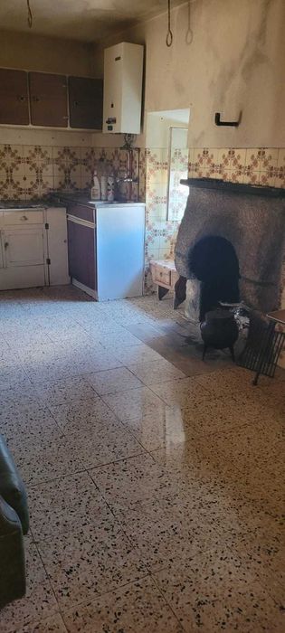 Moradia em pedra à renovar