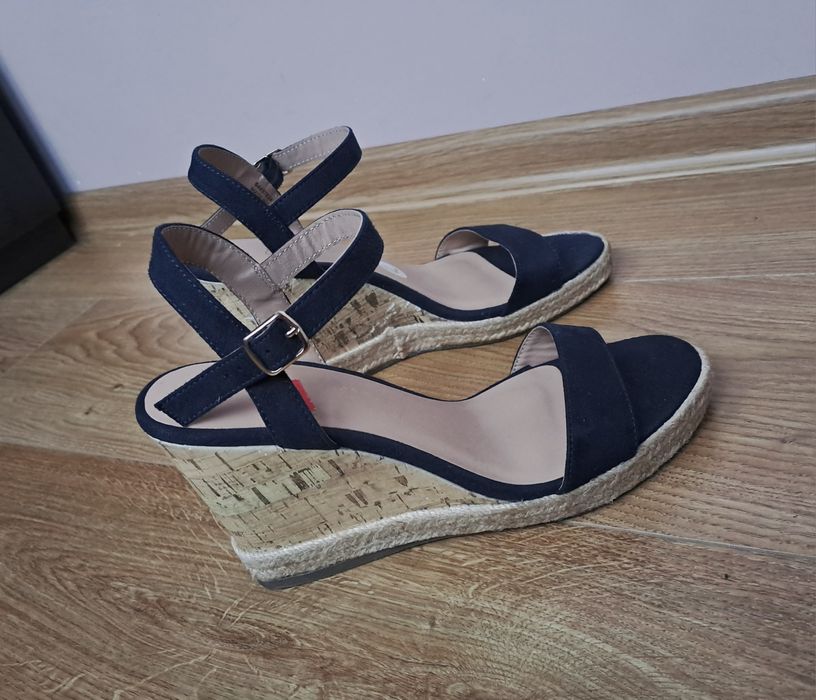 Синие женские босоножки на платформе