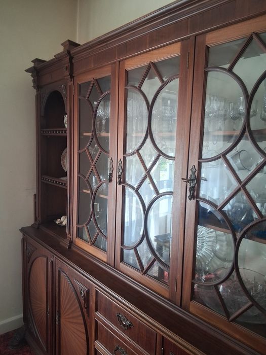 Aparador louceiro grande em madeira