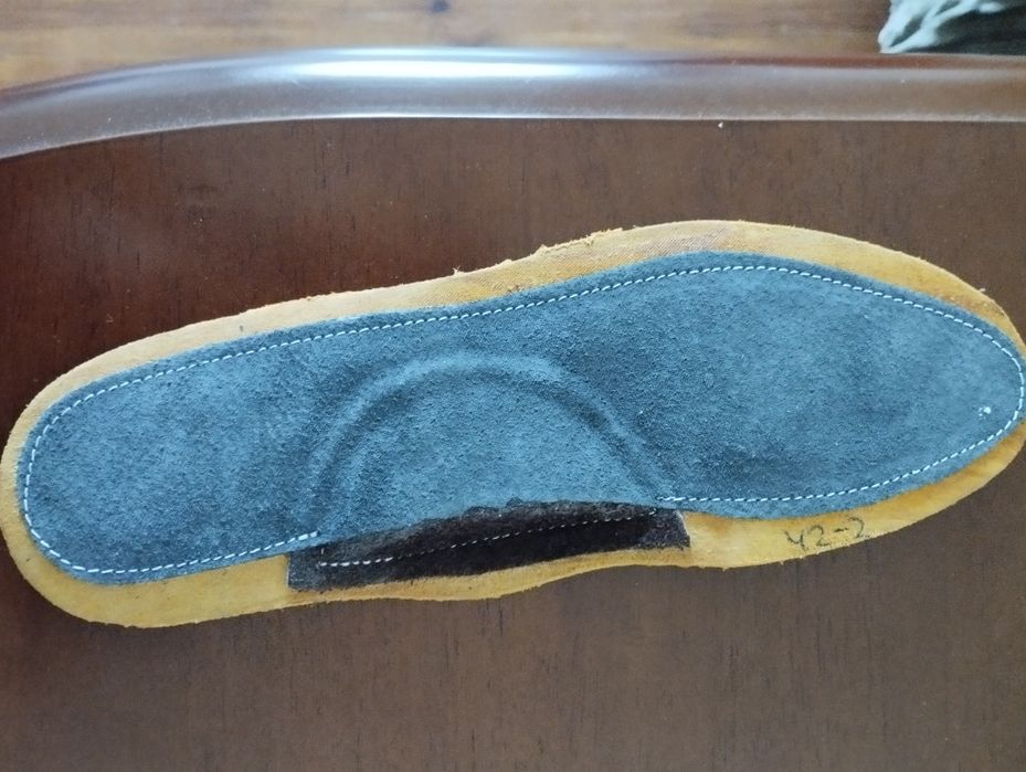 Продам шкіряні чоловічі туфлі.