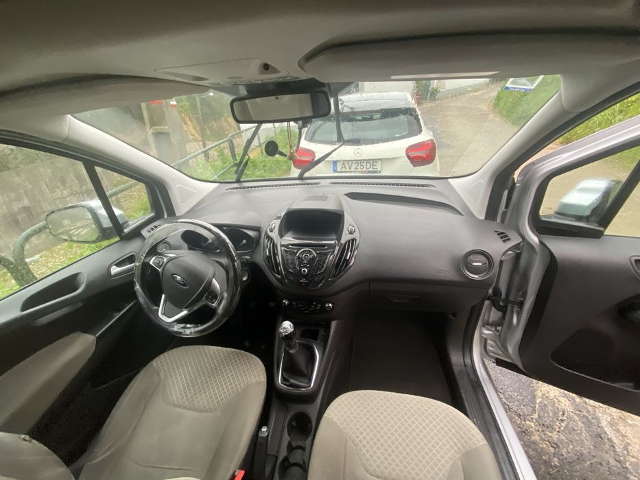 Ford tourneo courier