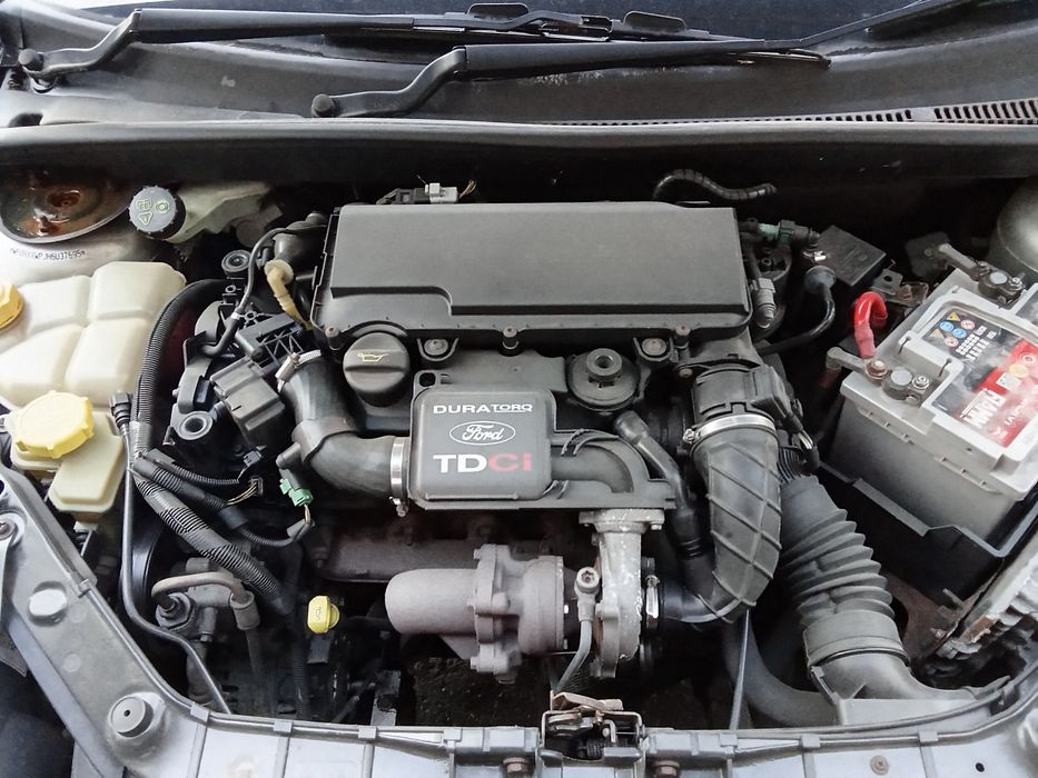 FORD FIESTA MK6 1.4tdci skrzynia biegów 

Posiadam inne części