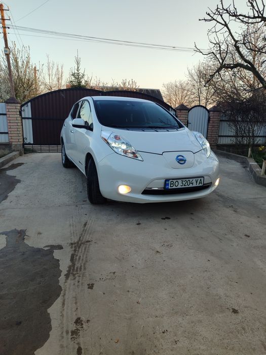 Продам Nissan Leaf