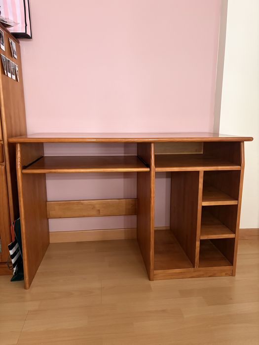 Secretaria de madeira de cerejeira