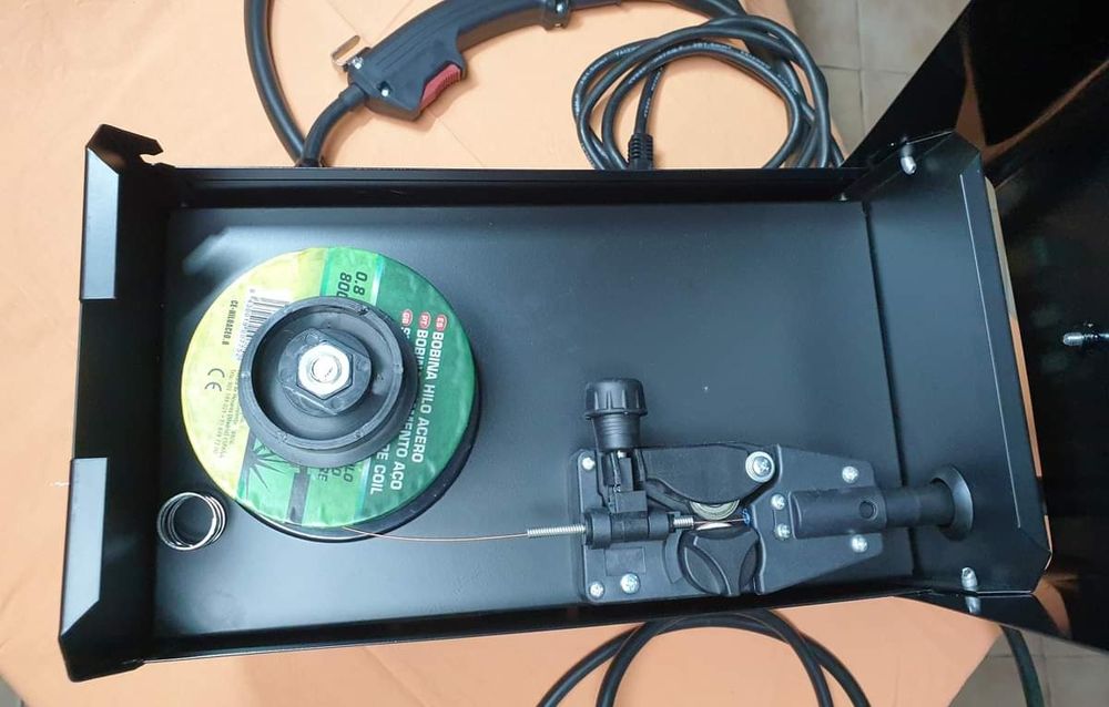 Máquina de soldar fio NUTOOL MIG 90A RSN105FWR

Como nova

160