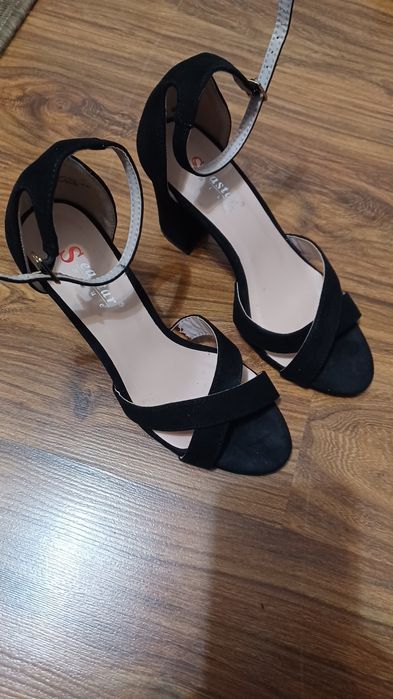 Sprzedam buty na obcasie