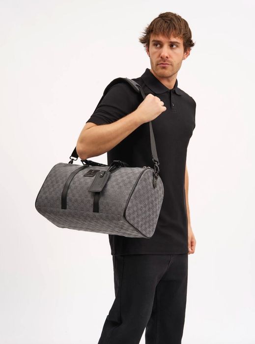 Спортивна сумка через плече Jordan Duffle Monogram у темно-сірому кольорі.
