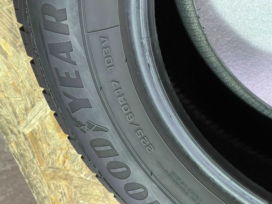 225/60 R17 Goodyear