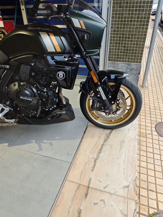 Suzuki GSX- 8tt verde