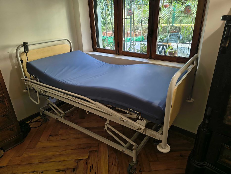 Cama ortopédica articulada com colchão