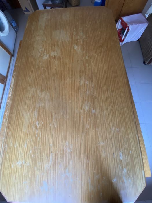 Vendo conjunto mesa e bancos de correr