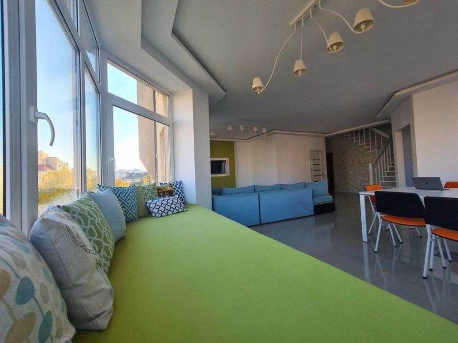 Дворівнева квартира біля Драмтеатру