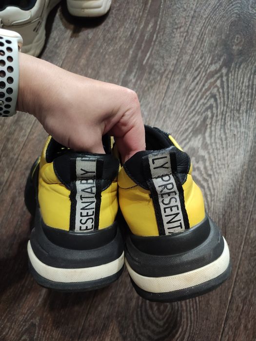 Кросівки шкіряні