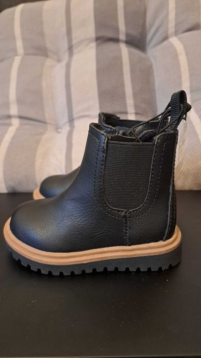 Botas para bebê tam EUR 18/19 e 21; Camisa Mango + protetor de berço