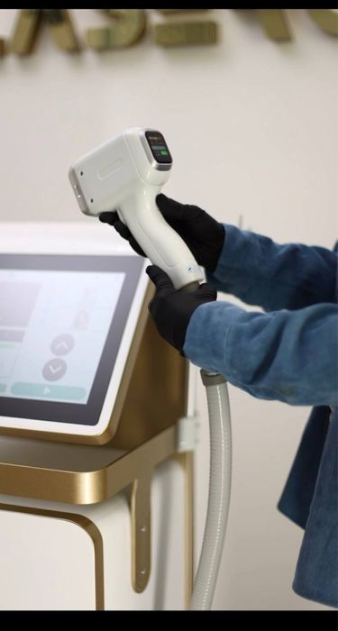 Лазер з 4K сенсорним дисплеєм. Диодный лазер 1600 Вт для эпиляции