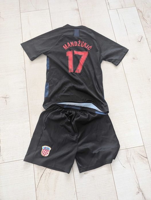 Dziecięcy strój piłkarski Mario Mandžukić r. 140 (10 lat)
