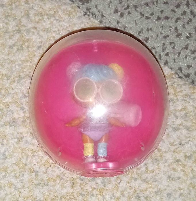 Tanio sprzedam lalkę L.O.L suprise bombka.