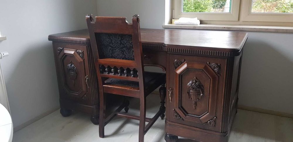 Komplet przedwojennych mebli gabinetowych