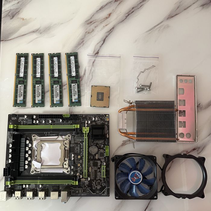 Детали на компьютер память, процессор, кулер, башня. Материнка не раб