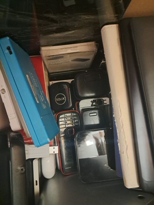 Zestaw różnej elektroniki