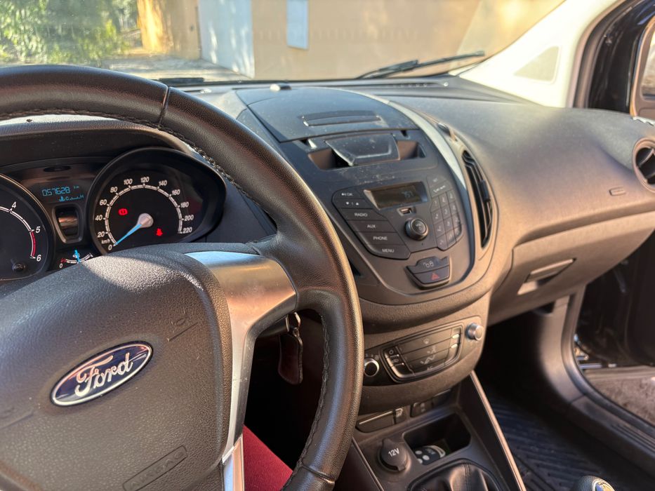 Carrinha Ford Transit courier