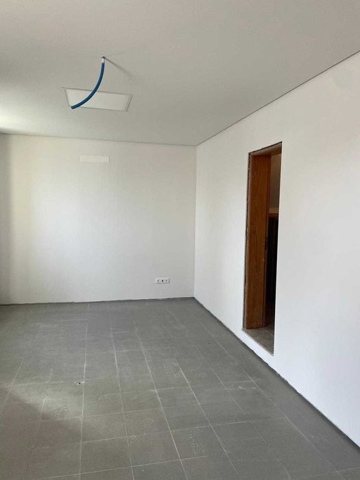 Espaço para Serviços | Santa Marta de Portuzelo (Cruzeiro)