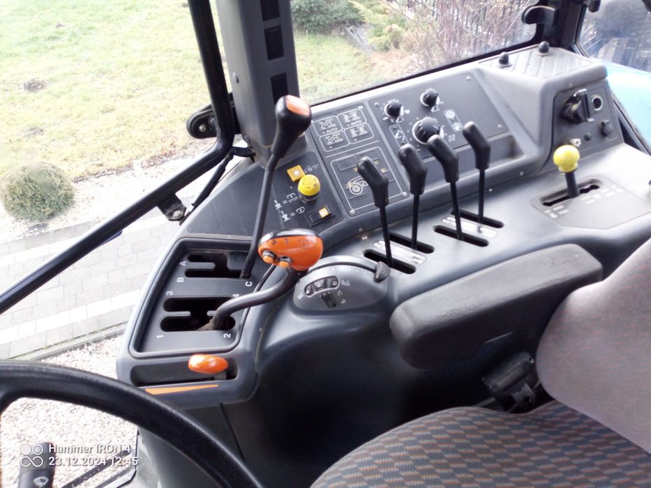 New Holland TM140 ciągnik rolniczy