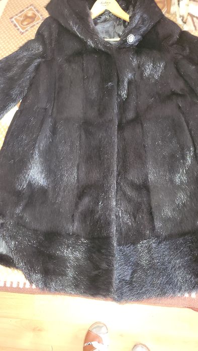 Продам  шубу з  нутрии