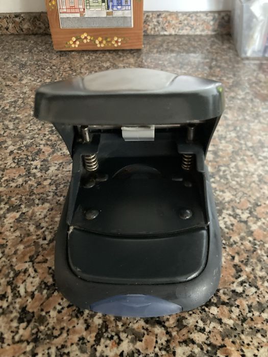 Furador da Maped em bom estado