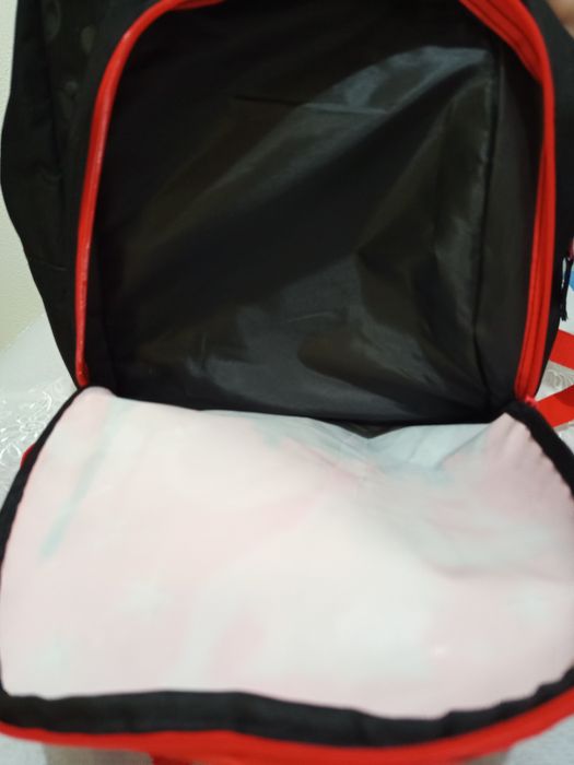 Mochila escolar nova.