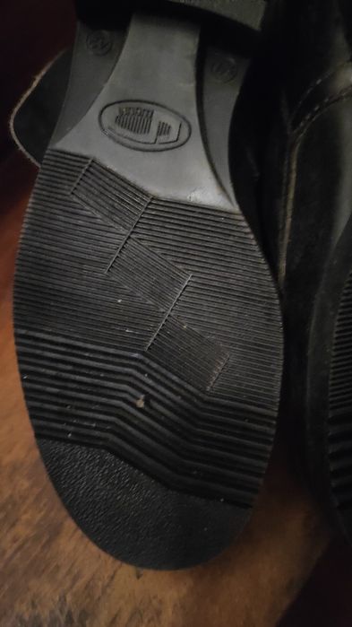Nowe buty ze skory (opinacze)