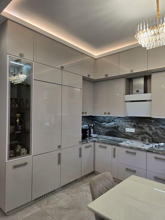 Продам дом с ремонтом в центре Красного Хутора, рядом с проспектом Небесной Сотни