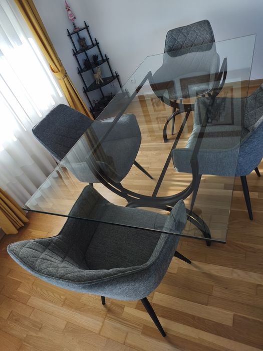 Mesa de vidro e ferro fundido até 8 lugares