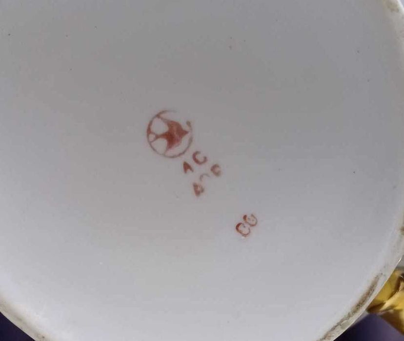 Чайник фарфоровый большой.