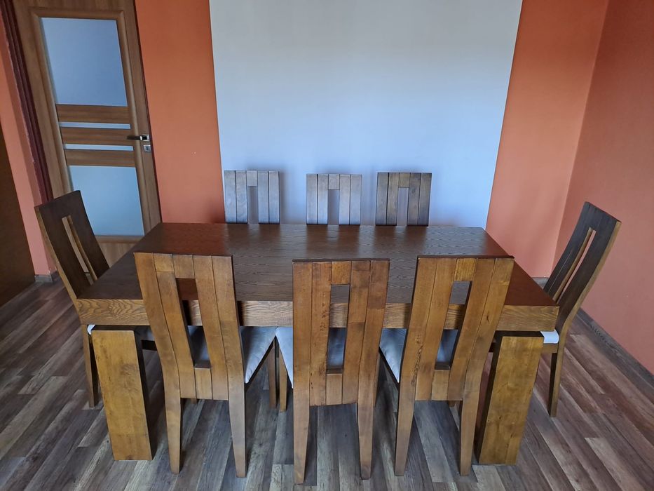 Piekny rozkladany stół + 10 krzeseł. Drewno