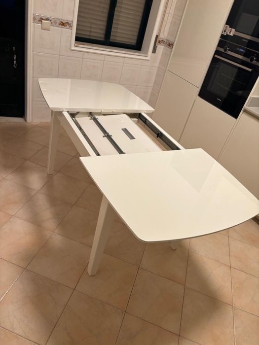 Mesas de jantar branca com 6 cadeiras