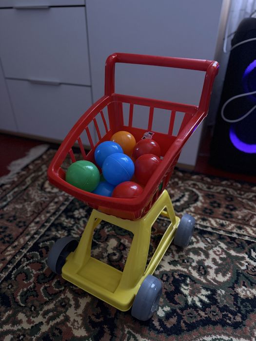 Візочок з кульками