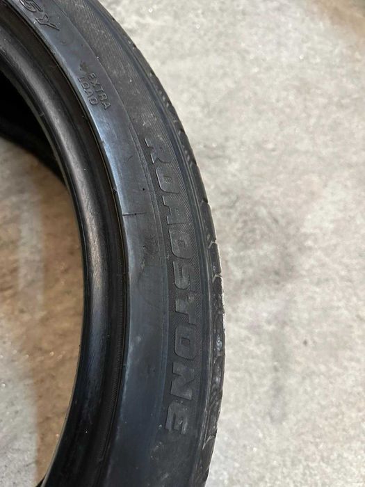 34 - Pneu roadstone 235/40 r 18
