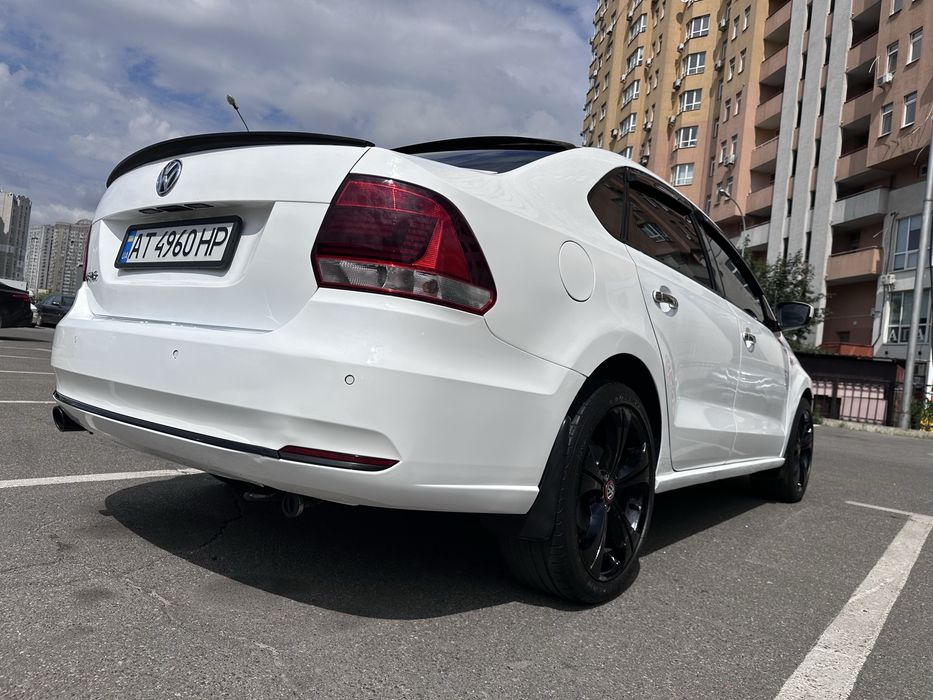 Volkswagen Polo ,1.6 Газ-Бензин 2017