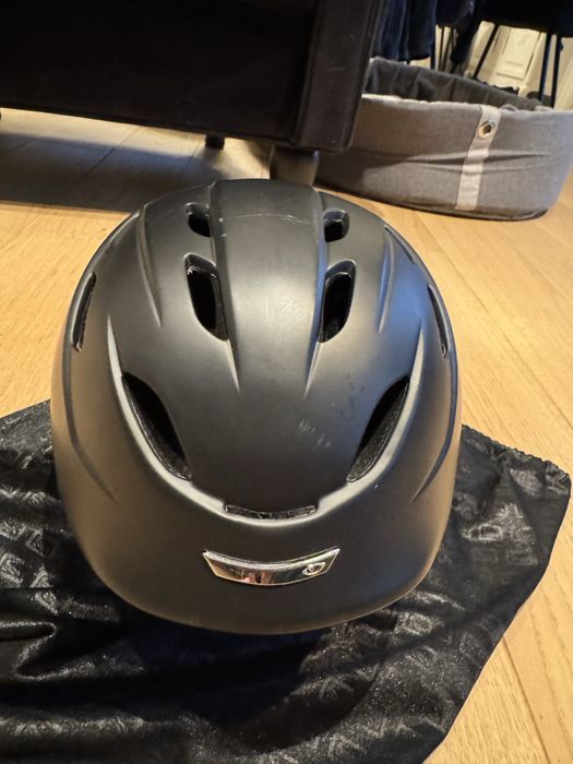 Kask narciarski Giro z regulacja 55.5 - 59 cm