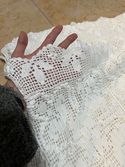 Colcha de renda branca feita á mão