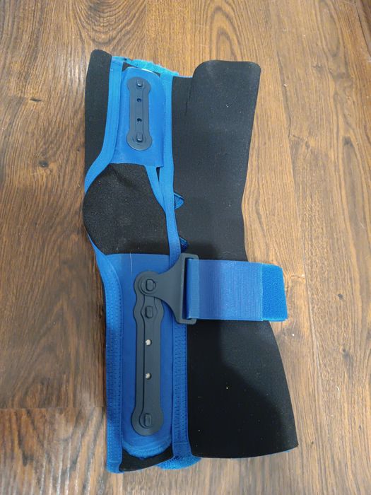 Ортез на коліно )